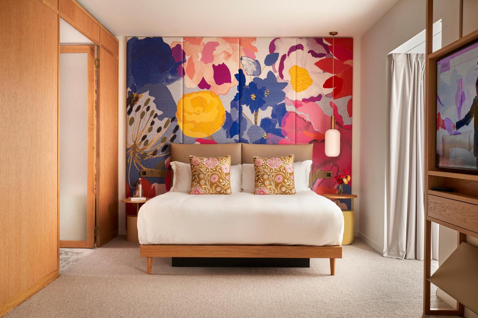 The Botree - Preferred Hotels And Resorts London Ngoại thất bức ảnh A bedroom at the London Edition